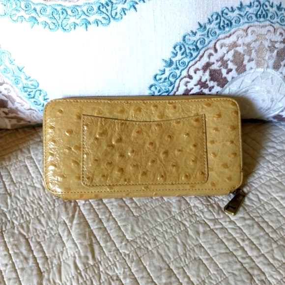 Hobo International Beige Genuine Leather Ostrich Full Zip Gold Clutch Wallet - Picture 6 of 6